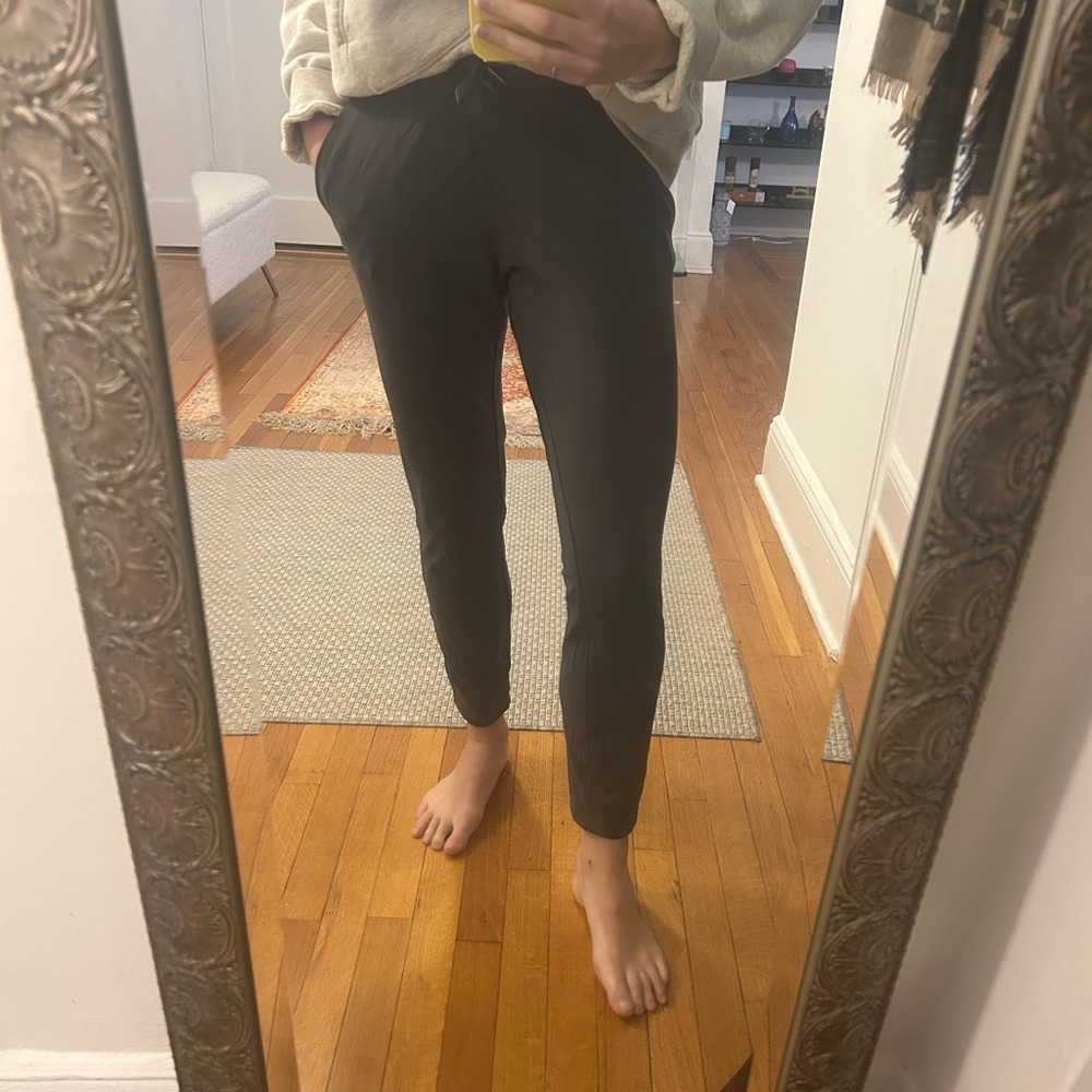 Lululemon on the fly pants size 4